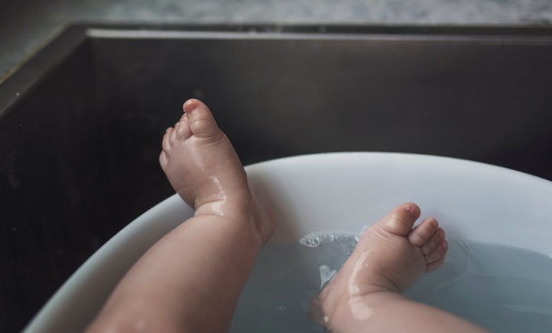 Yeni Doğan Bebek Banyosu Nasıl ve Ne Zaman Yapılır